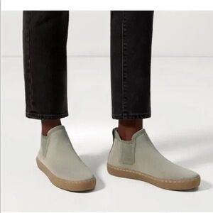 Rothy’s Chelsea Sneaker Boots in Near Perfect Condition. Sage Green. Size 9